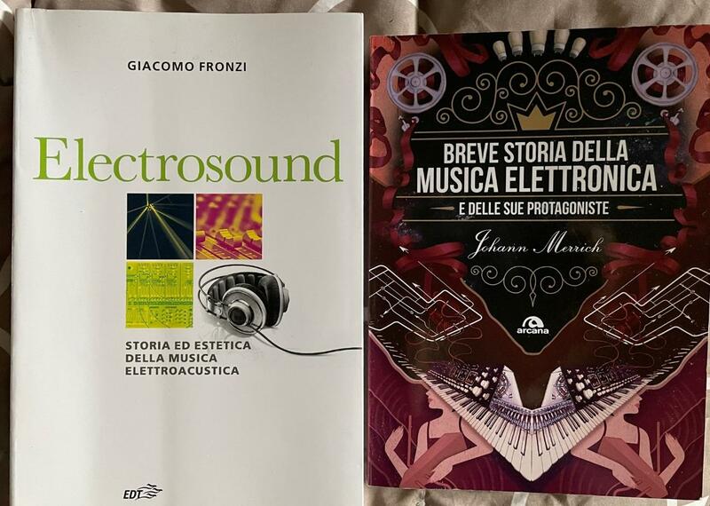 660706456_Electronicmusicbook(2).thumb.jpg.125229911e2f49552bfdb138f2e47fdb.jpg