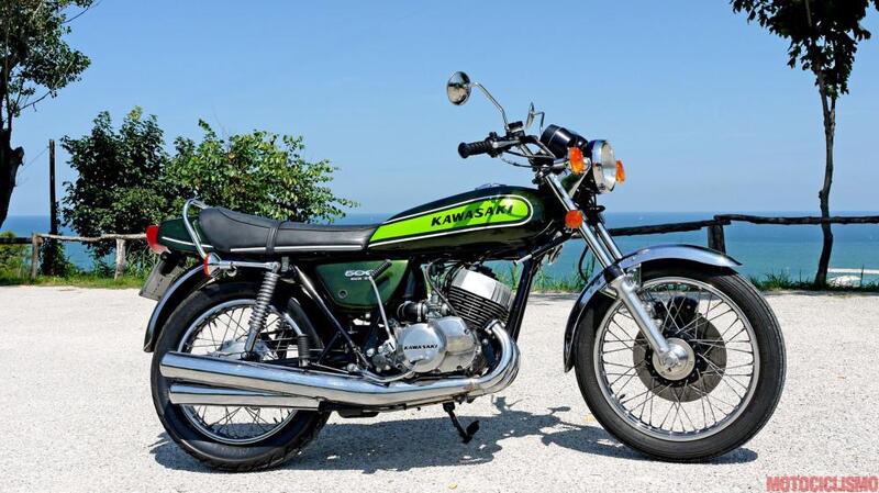 B_kawasaki-500-mach-iii-guidato-un-mito-di-gioventu_1.jpg