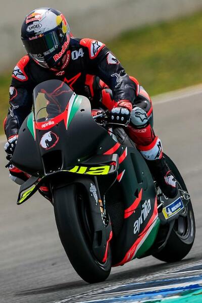 andrea-dovizioso-aprilia-1.thumb.jpg.9ce0c30f2fe5e6e6e4d62403ad10fecf.jpg