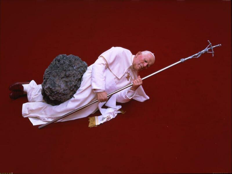 1999-cattelan-la-nona-ora-1024x769.jpg