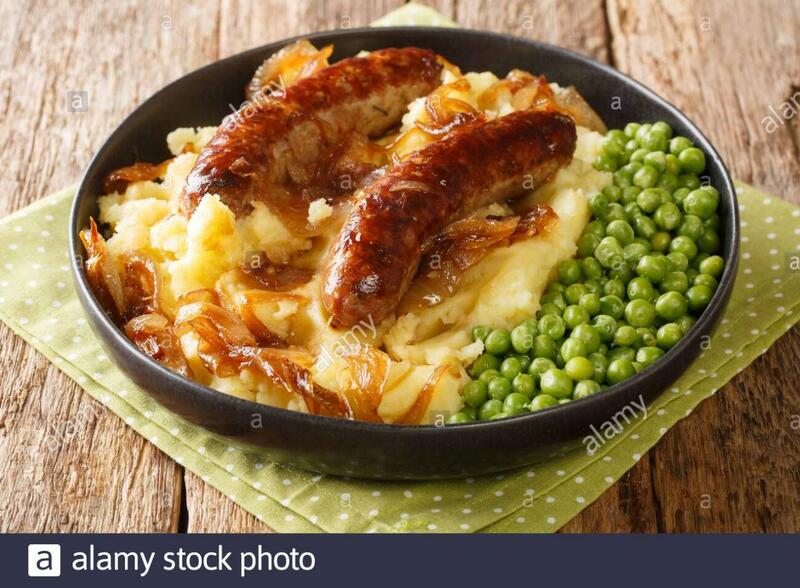 cucina-inglese-tradizionale-salsicce-fritte-con-pure-di-patate-sugo-di-cipolla-e-piselli-verdi-da-vicino-in-un-piatto-sul-tavolo-orizzontale-2dd6dd3.thumb.jpeg.f9f20b6c8629e100357d563587a42f1e.jpeg