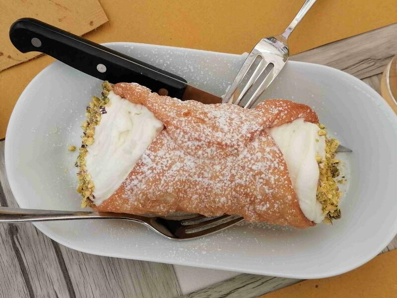 cannolo.jpg