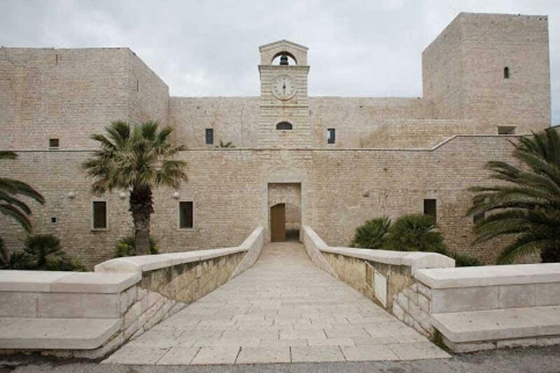 castello_svevo_trani.jpg