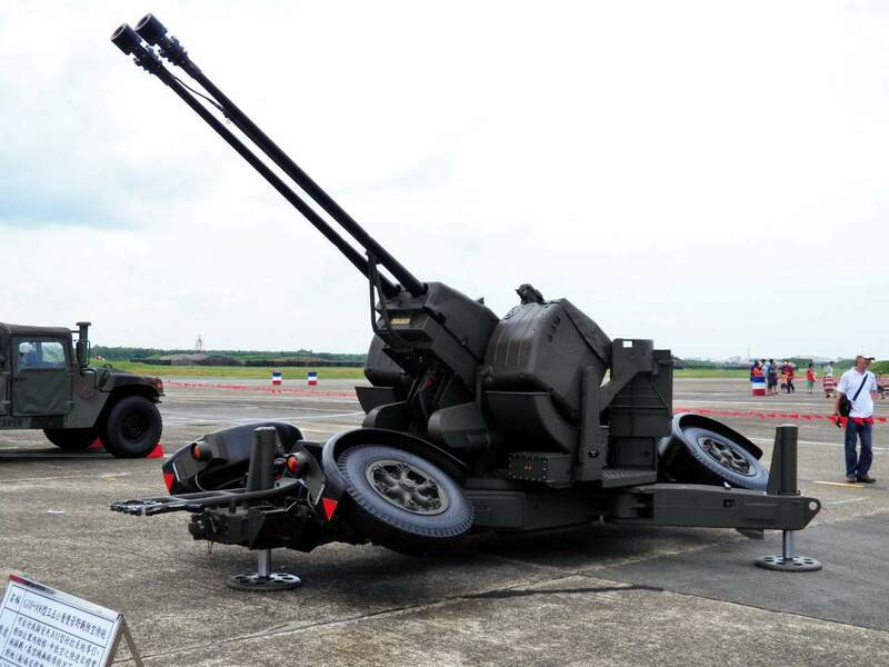 Oerlikon_GDF-006_35mm_Twin_Cannon_at_Chiayi_AFB_20120811a.thumb.jpg.2ca406f4f6713bcbe0d63ad034b98f39.jpg