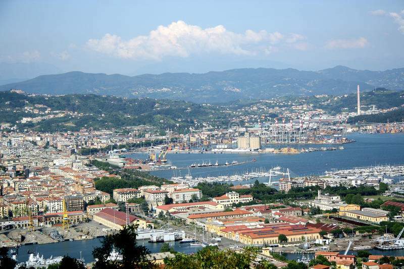panorama-di-la-spezia-liguria-italia-32090414.jpeg.8a08e6f8dad8ca79e9d3ec4451c8d0aa.jpeg