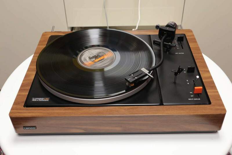 Lenco L 82 belt drive turntable.JPG