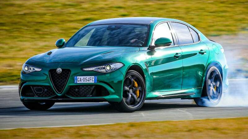 alfa-romeo-giulia-quadrifoglio-drift.jpg