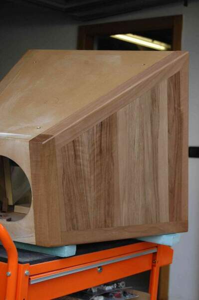 tronco di piramide finitura noce front.jpg