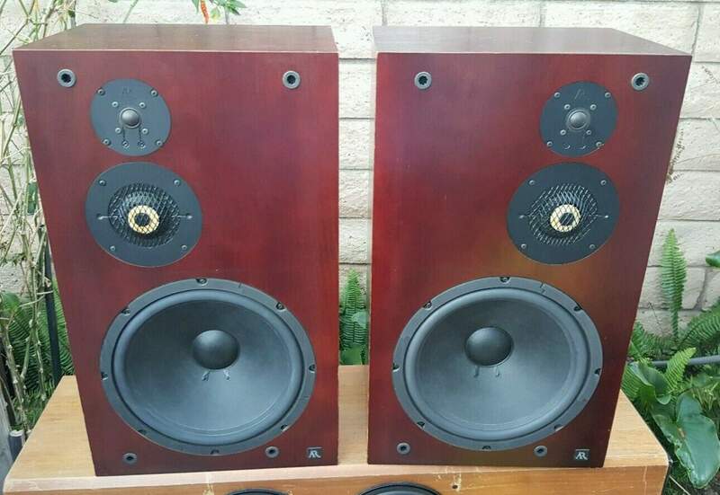 Vintage-ACOUSTIC-RESEARCH-AR-303-Speakers-Org-Nice.jpg