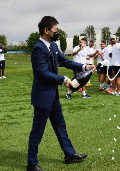 Zhang.Inter.scudetto.Champagne.2020.21.1400x840.jpg
