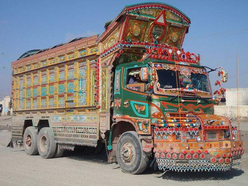 pakistan-jingle-trucks-26.thumb.jpg.68ab60d5010da1ee68cbb92ce1ad74b6.jpg