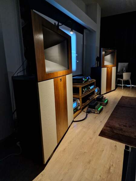 Klipsh jubilée McIntosh.jpg