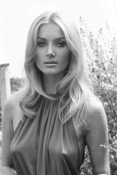 564full-barbara-bouchet.jpg