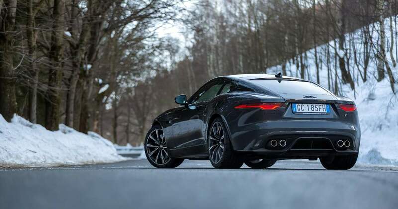 jaguar-f-type-coupe-v8-r-awd-posteriore.jpg