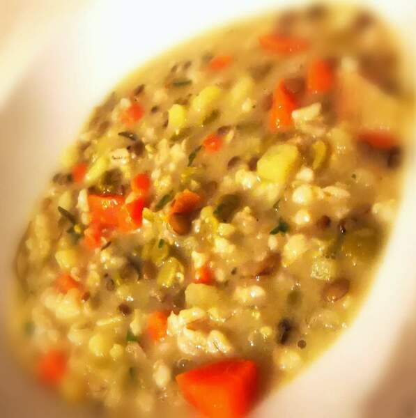 Zuppa di orzo, legumi e verdure.jpg