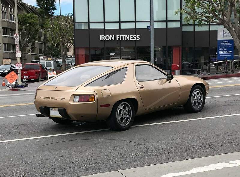 1280px-Gold_1978_Porsche_928.jpg
