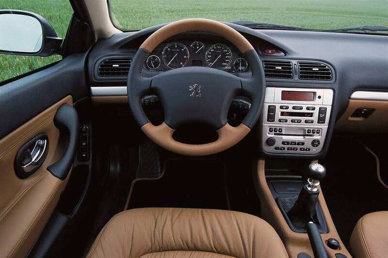 Peugeot406Coup-interni.thumb.jpg.2b49e3b72f9005d9438cf48eb3c56884.jpg