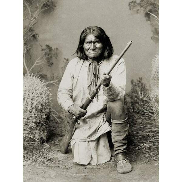indiani-d-america-----geronimo--apache--1886.thumb.jpg.a13b95fab02d3b0dbda652ea7a9107c3.jpg