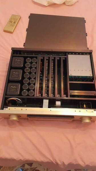 Accuphase DC300 interno.jpg