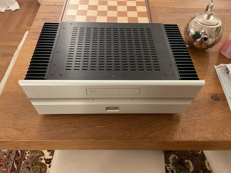 Bryston 3B SST2_Top.jpg