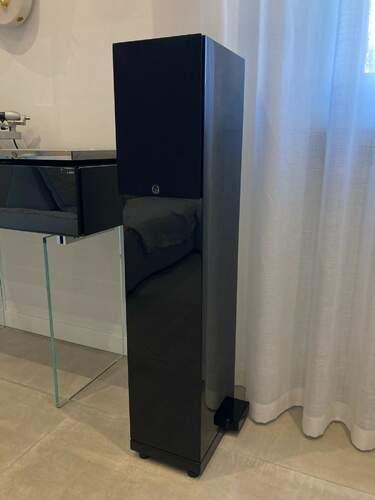 Maggiori informazioni su "Wilson Benesch Square Two (II° serie) diffusori da pavimento"