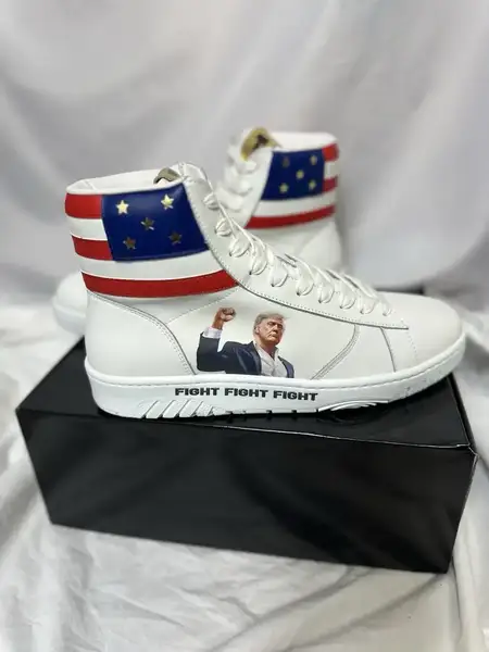 Sneaker Fight fight fight.webp