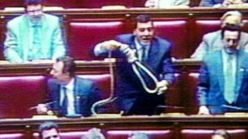 Cappio in Parlamento.jpg