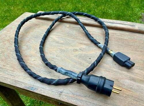 Maggiori informazioni su "Cavo di Alimentazione Gold Note Lucca Power"