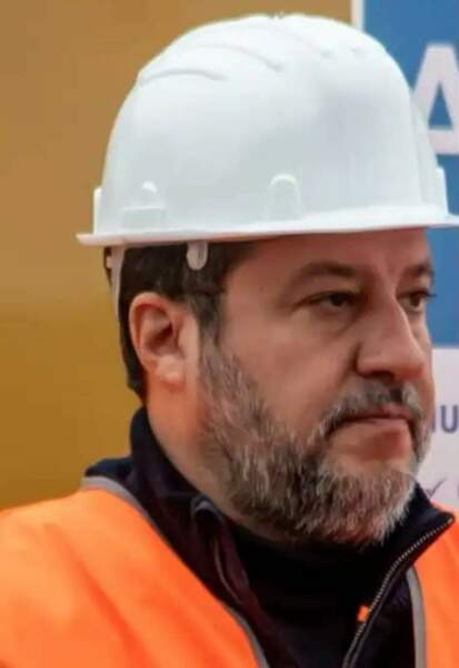 Salvini.thumb.jpg.a285757abafb9af56e20ec77f814bf92.jpg
