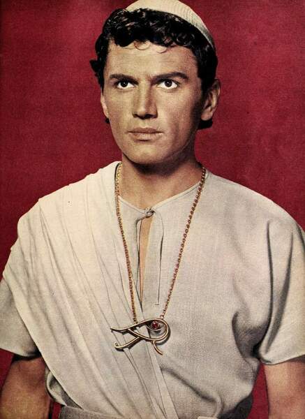 Edmund_Purdom_in_costume_for_'The_Egyptian',_1954.jpg
