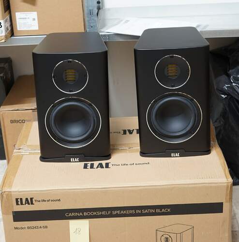 Maggiori informazioni su "Diffusori Elac Carina BS243.4 SB"