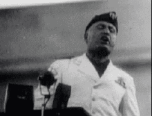 benito-mussolini-keep-talking.gif.9dca6a1c6583369ae4ee783af418171c.gif