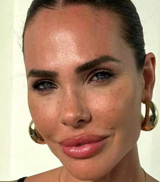 ilary-blasi-foto_-instagram-2.thumb.jpg.0bbdddfea6b42a07d9ab30ce594dbd58.jpg