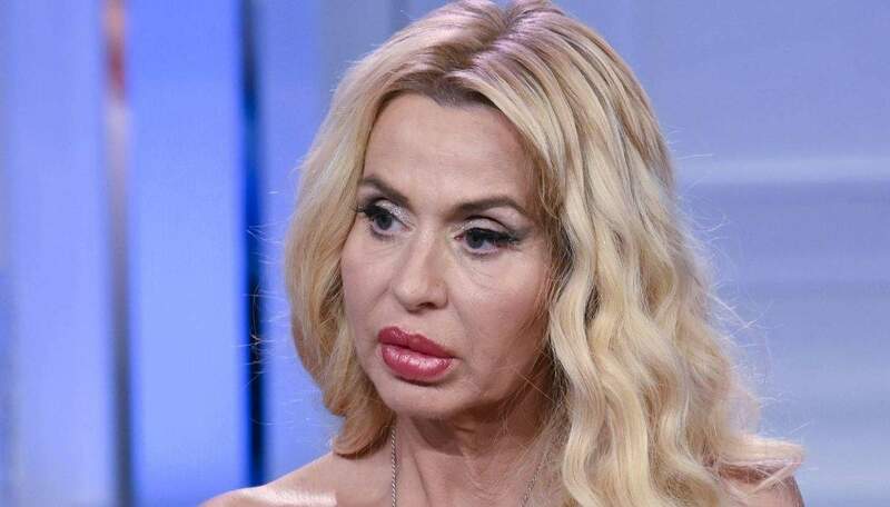 valeria-marini-mamma-orru-difficolta.thumb.jpg.49b92c88e53a340f06fea8c62ec30e7d.jpg