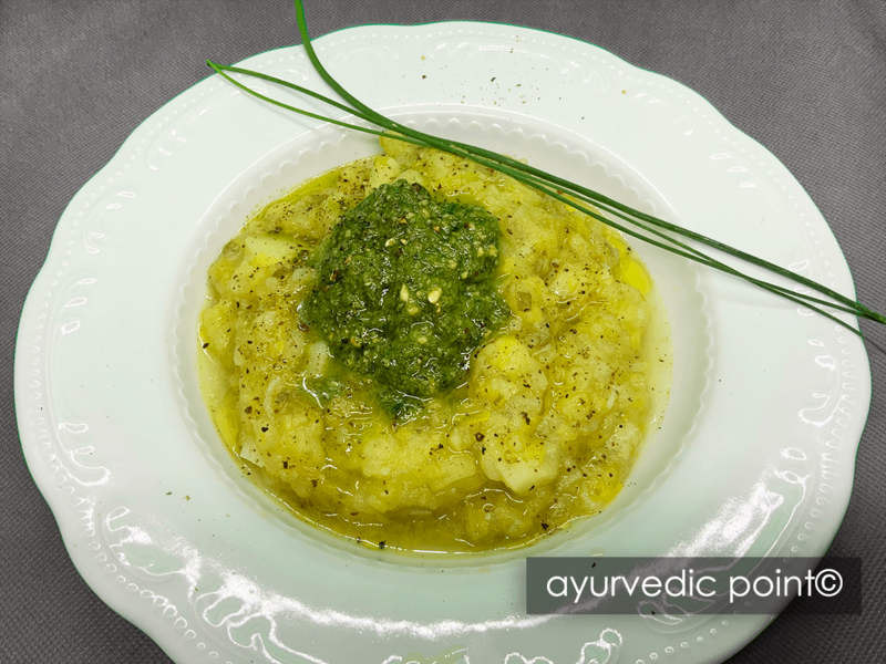 zuppa-porro-e-patate-pesto-aromatiche-1200x900.png