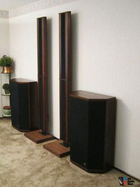 5253969-bc6d661c-mcintosh-xrt-20-speaker-system.jpg