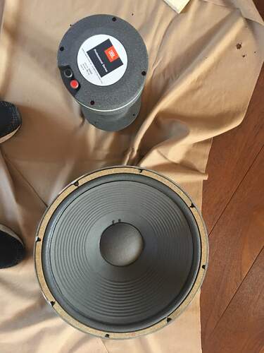 Maggiori informazioni su "JBL 4320"