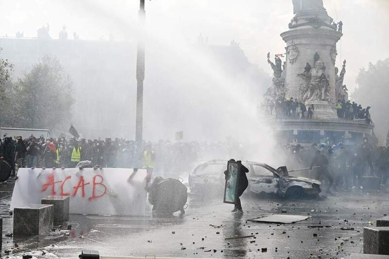 1792399354-parigi-17-ottobre.jpg