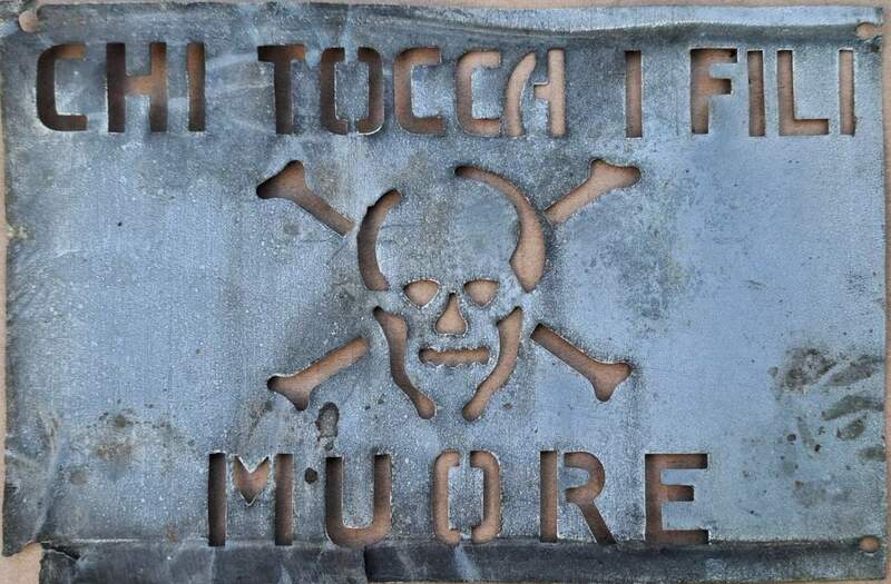 Chi tocca i fili muore.jpg