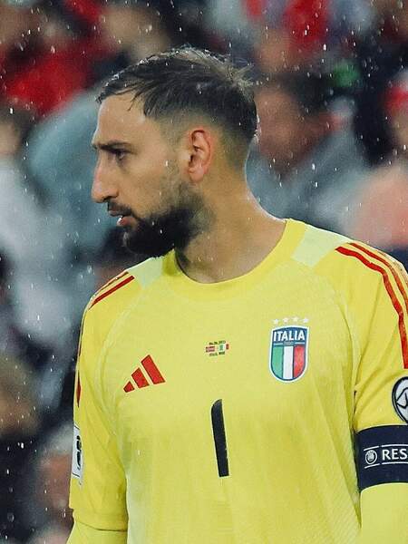Norway_Italy_-_June_2025_B_33_-_Gianluigi_Donnarumma_(close-up).thumb.jpg.6f36fe8f3963a6b18faeb6ca8767c195.jpg